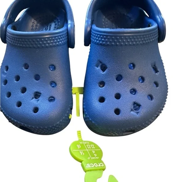 NWT Toddlers Unisex Navy Blue Crocs Toddler Size 4 - Picture 2 of 3